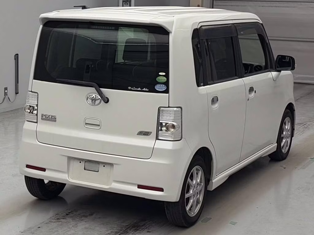 TOYOTA PIXIS SPACE