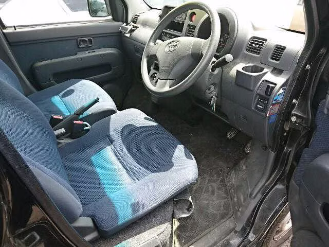TOYOTA PIXIS VAN