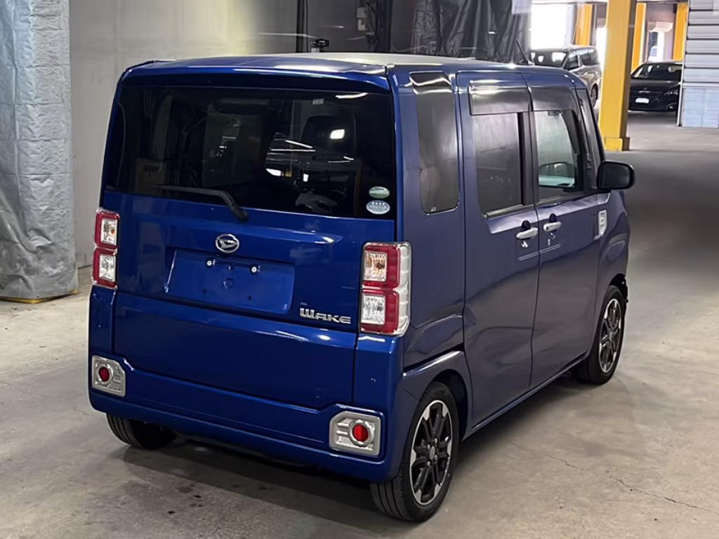 DAIHATSU WAKE