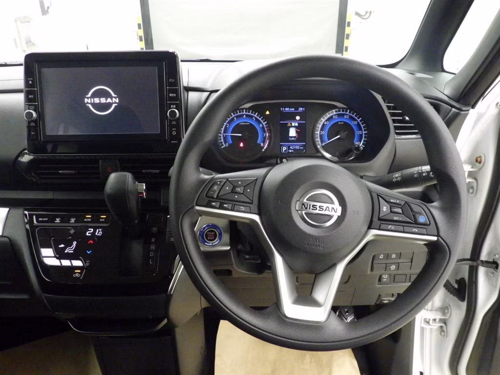 NISSAN ROOX