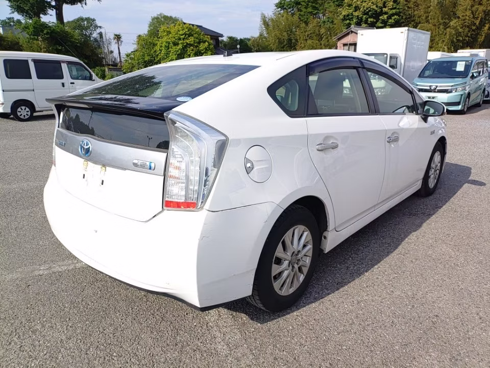 TOYOTA PRIUS PHV