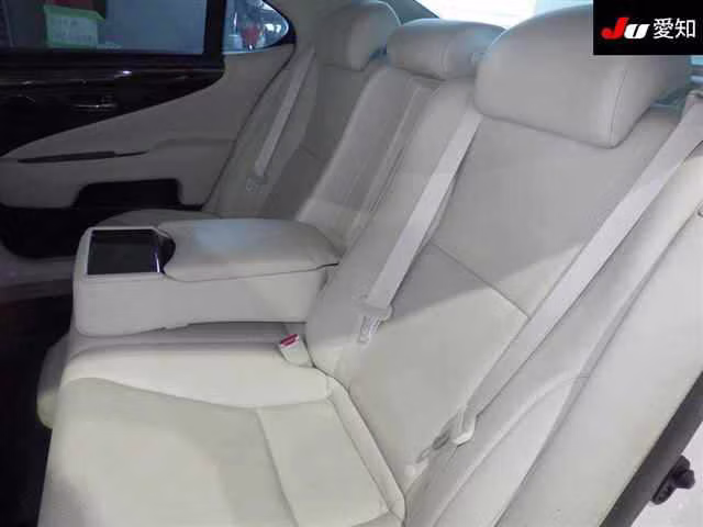 LEXUS LS600H