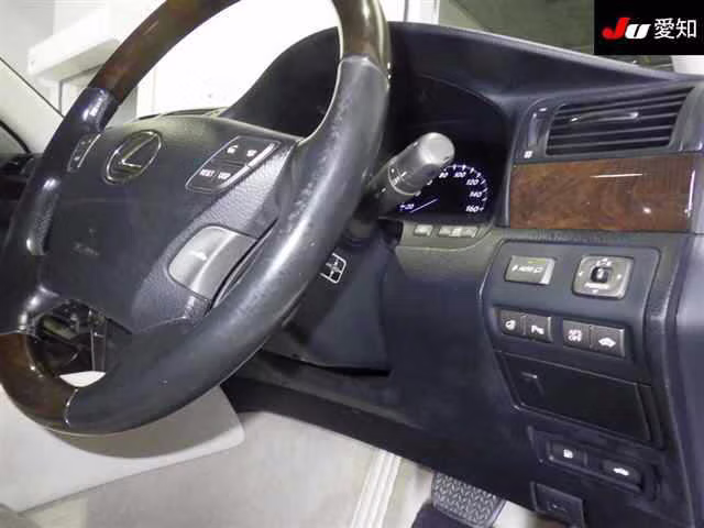LEXUS LS600H