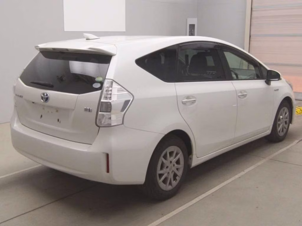 TOYOTA PRIUS ALPHA