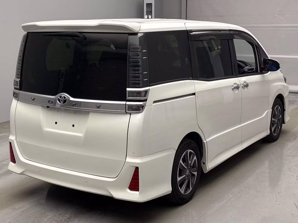 TOYOTA VOXY