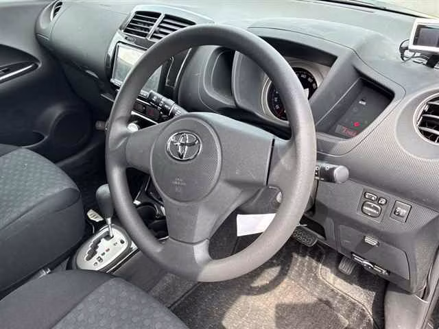 TOYOTA IST
