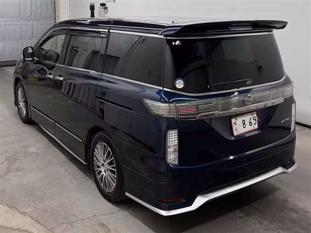 NISSAN ELGRAND