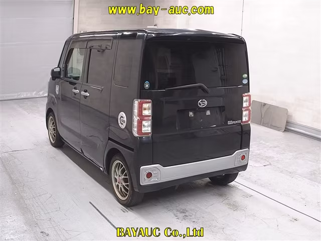 DAIHATSU WAKE