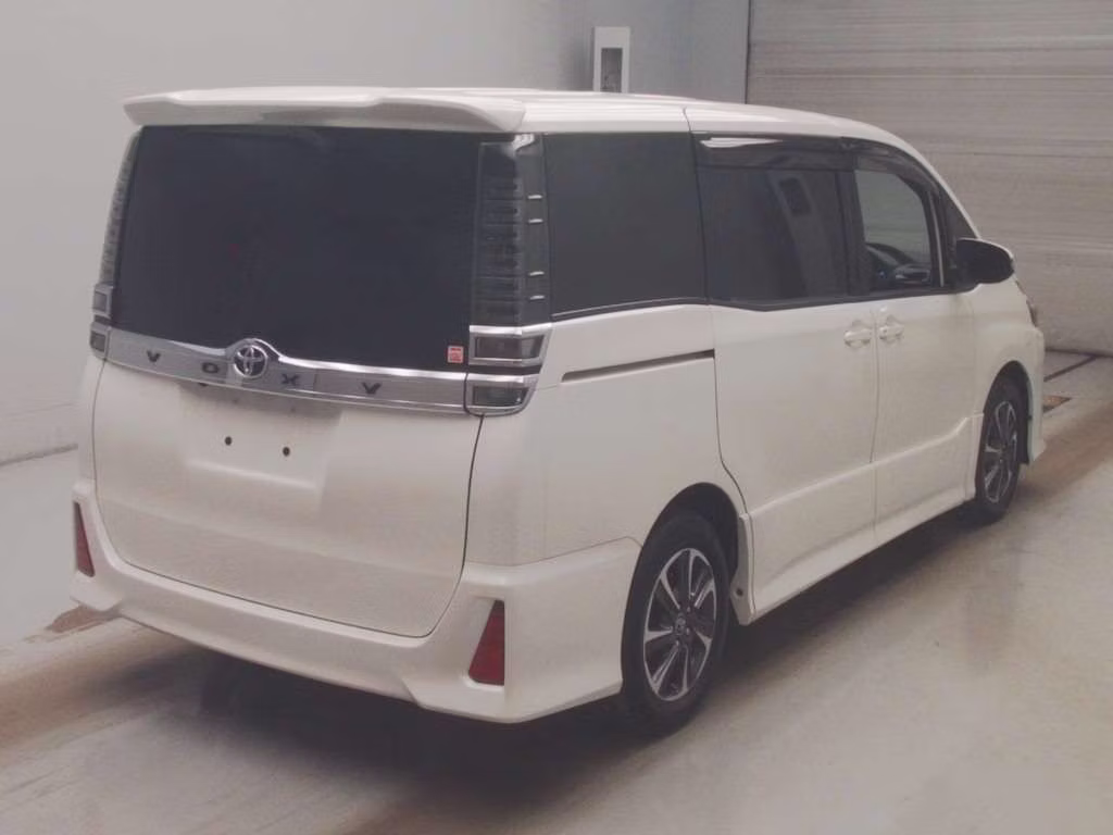 TOYOTA VOXY