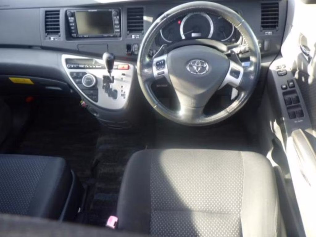 TOYOTA ISIS