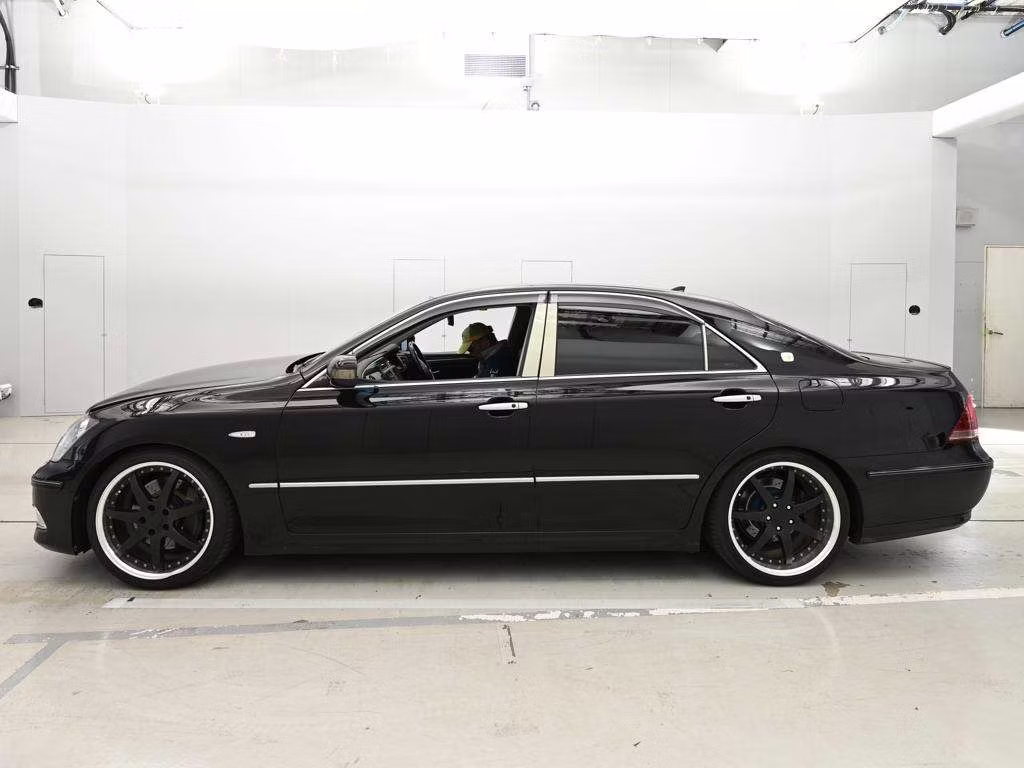 TOYOTA CROWN