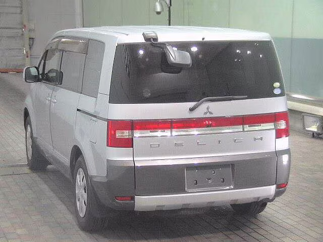 MITSUBISHI DELICA D:5