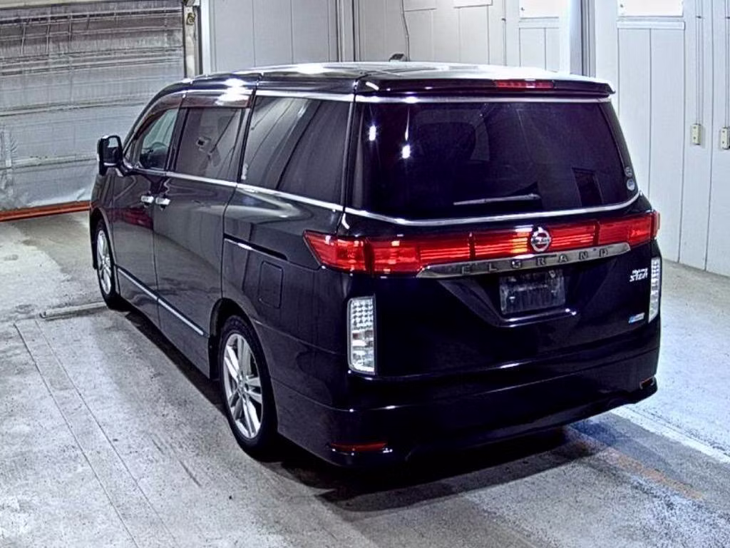 NISSAN ELGRAND