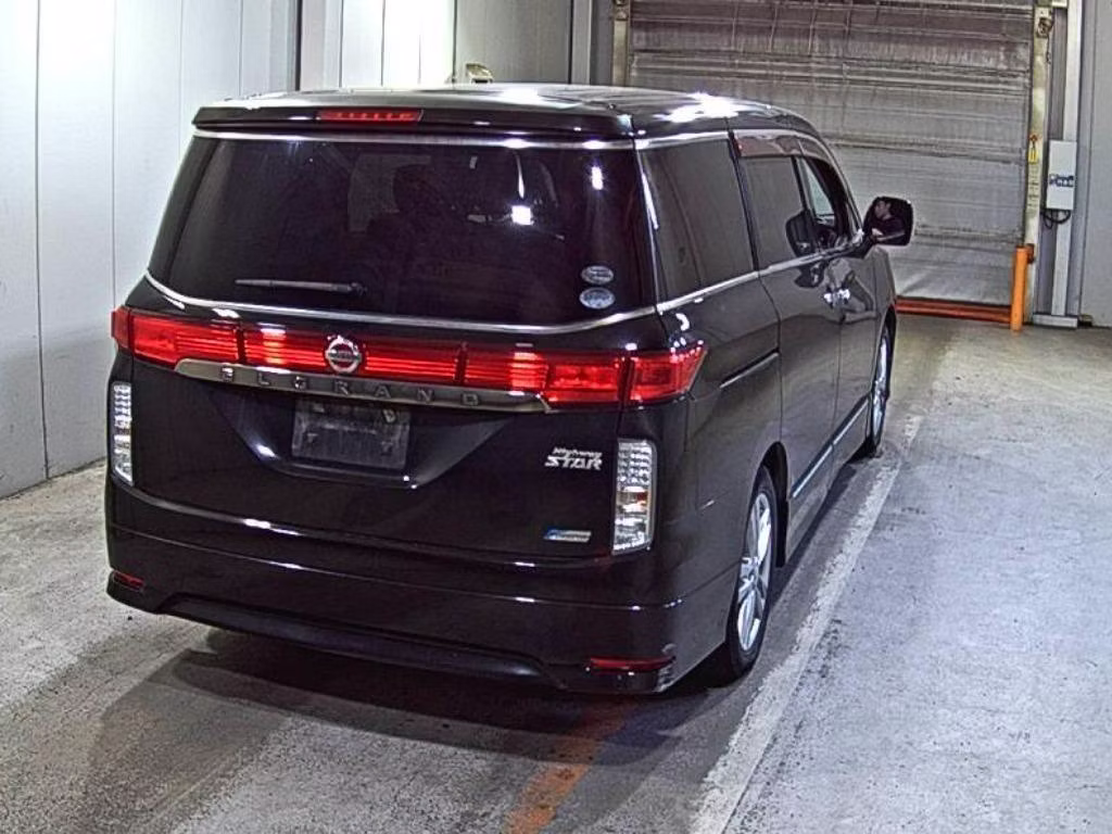 NISSAN ELGRAND
