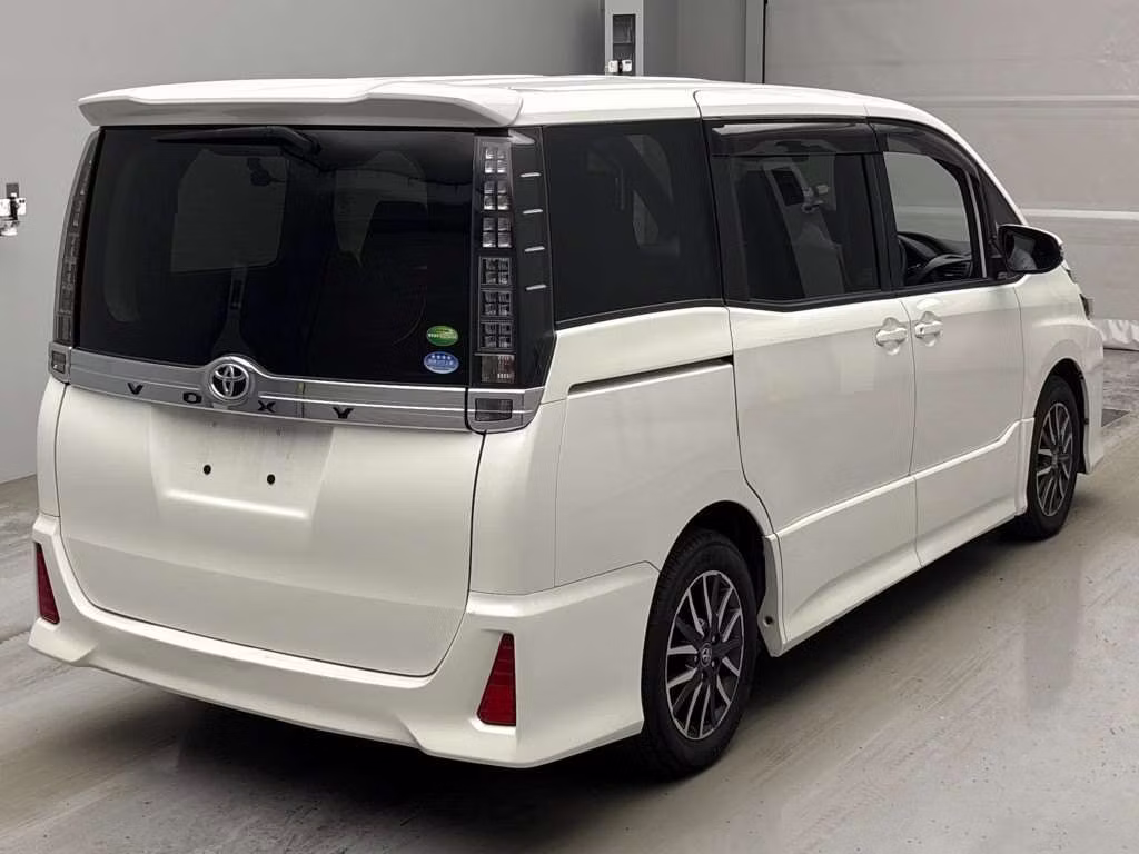 TOYOTA VOXY