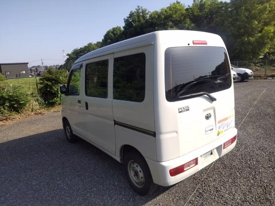TOYOTA PIXIS VAN
