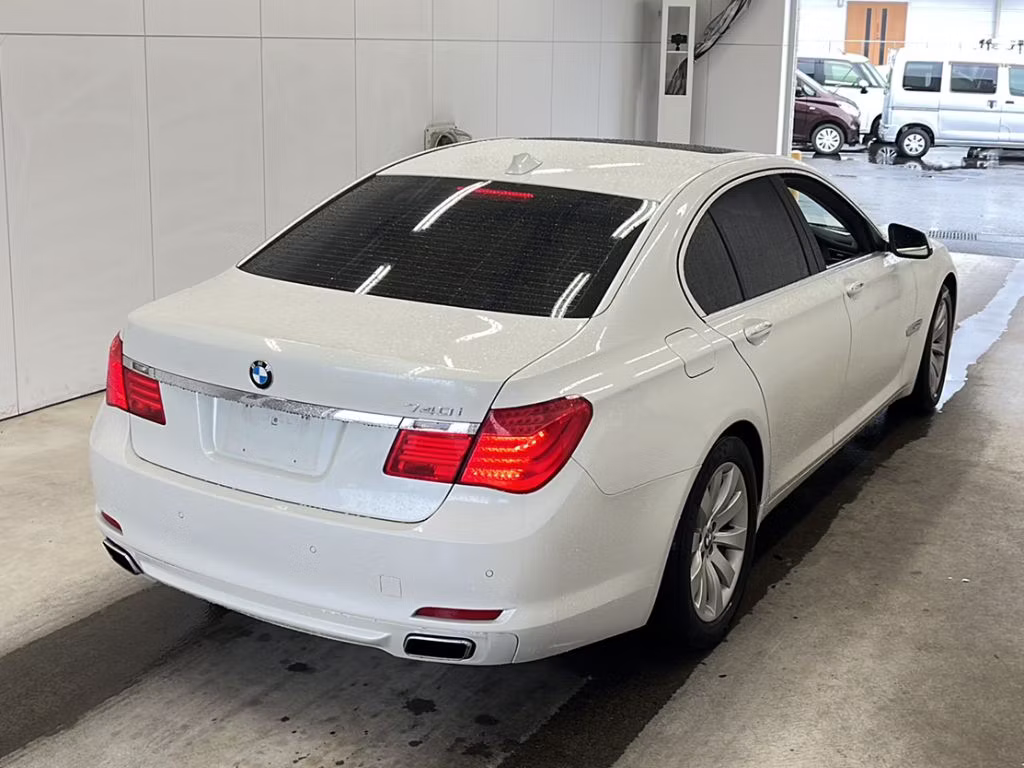 BMW 7-SERIES
