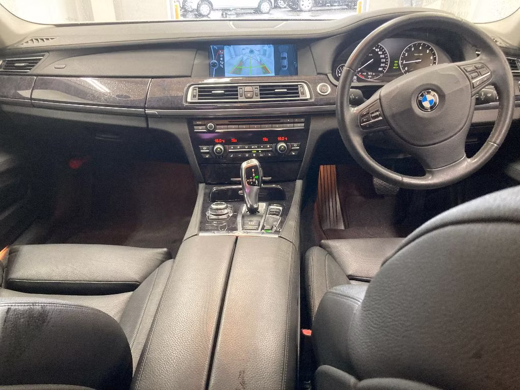 BMW 7-SERIES