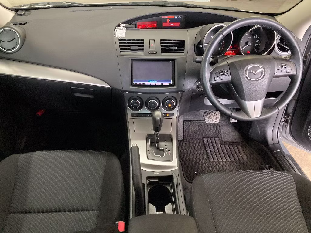 MAZDA AXELA