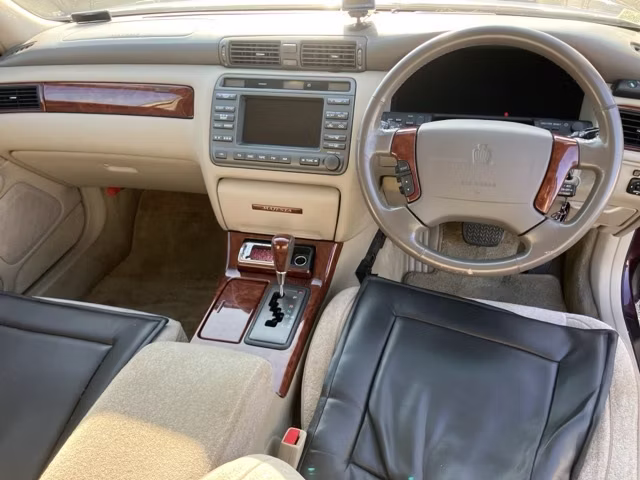 TOYOTA CROWN MAJESTA
