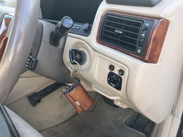 TOYOTA CROWN MAJESTA