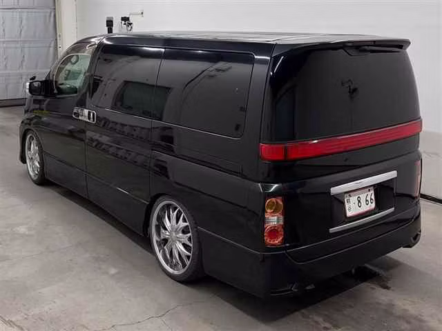 NISSAN ELGRAND