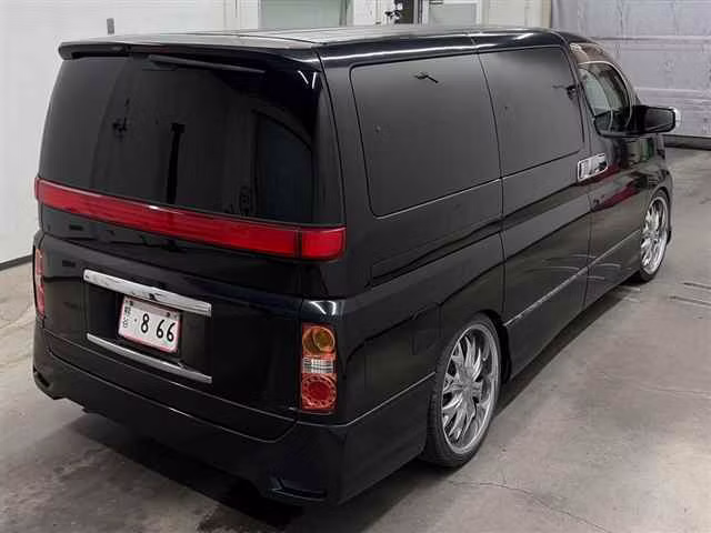 NISSAN ELGRAND