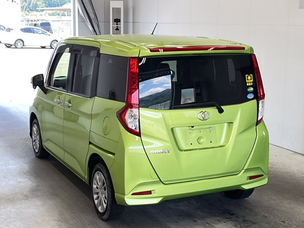 TOYOTA ROOMY