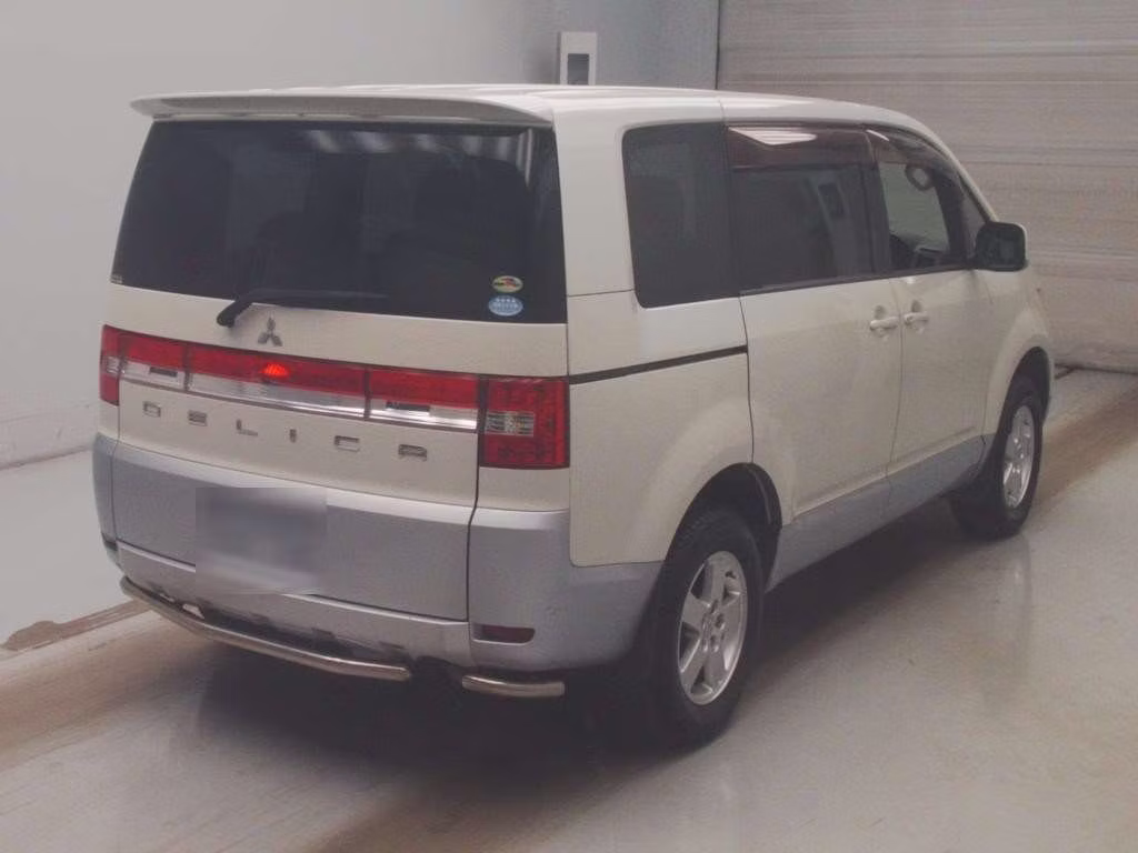 MITSUBISHI DELICA D:5
