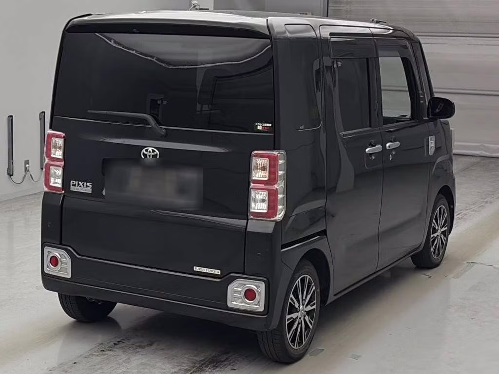TOYOTA PIXIS MEGA