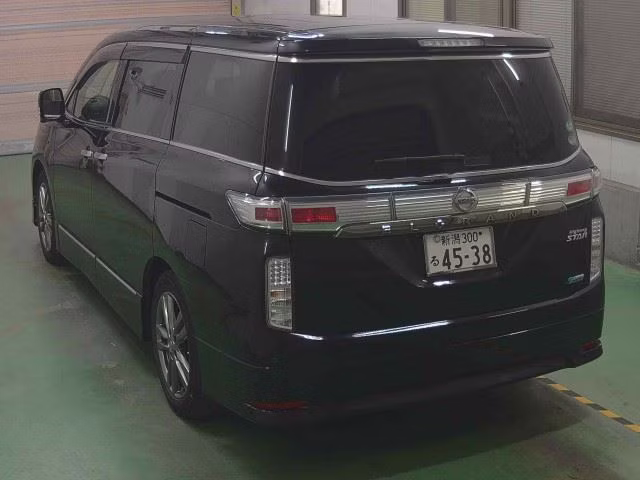 NISSAN ELGRAND