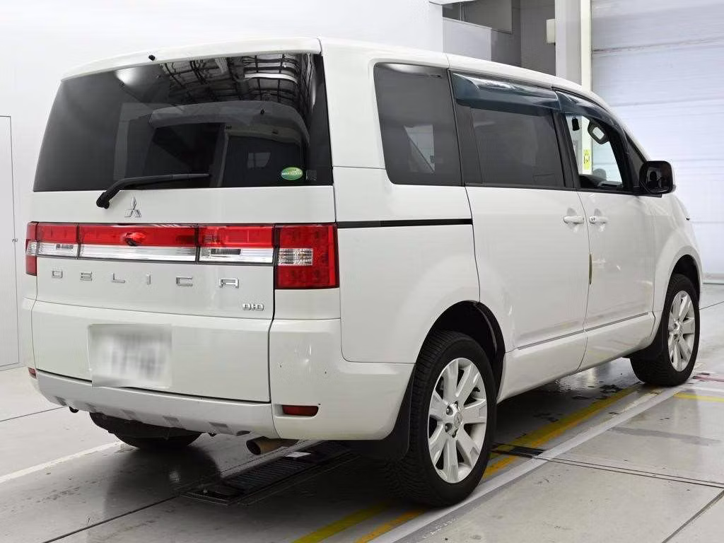 MITSUBISHI DELICA D:5