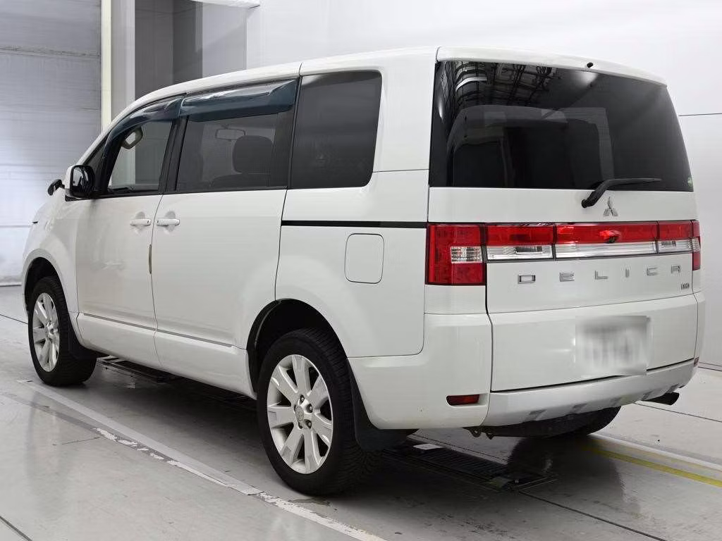 MITSUBISHI DELICA D:5