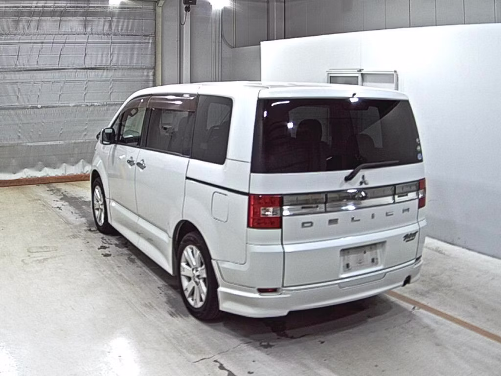 MITSUBISHI DELICA D:5