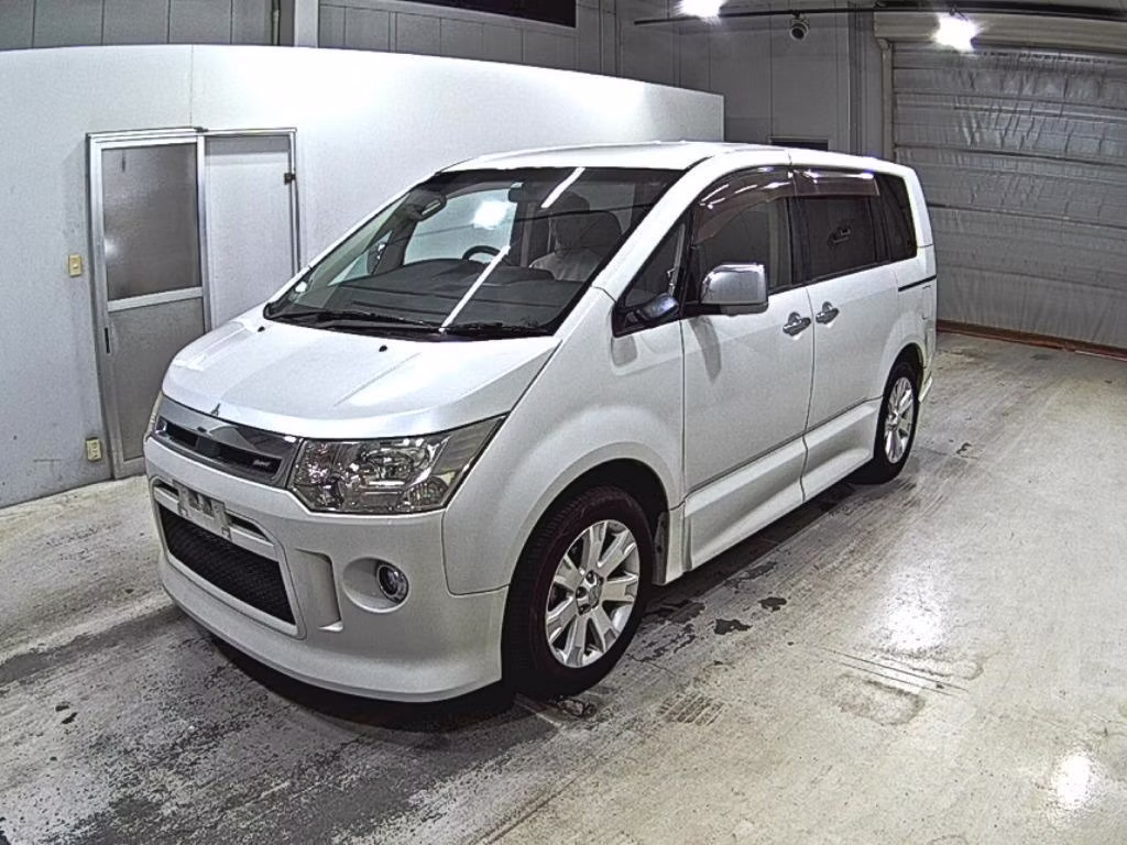 MITSUBISHI DELICA D:5
