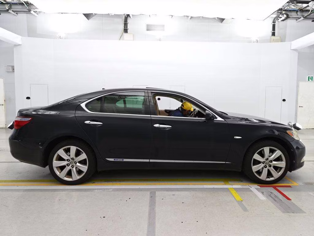 LEXUS LS600H