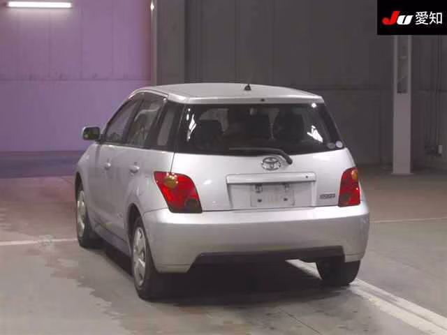 TOYOTA IST