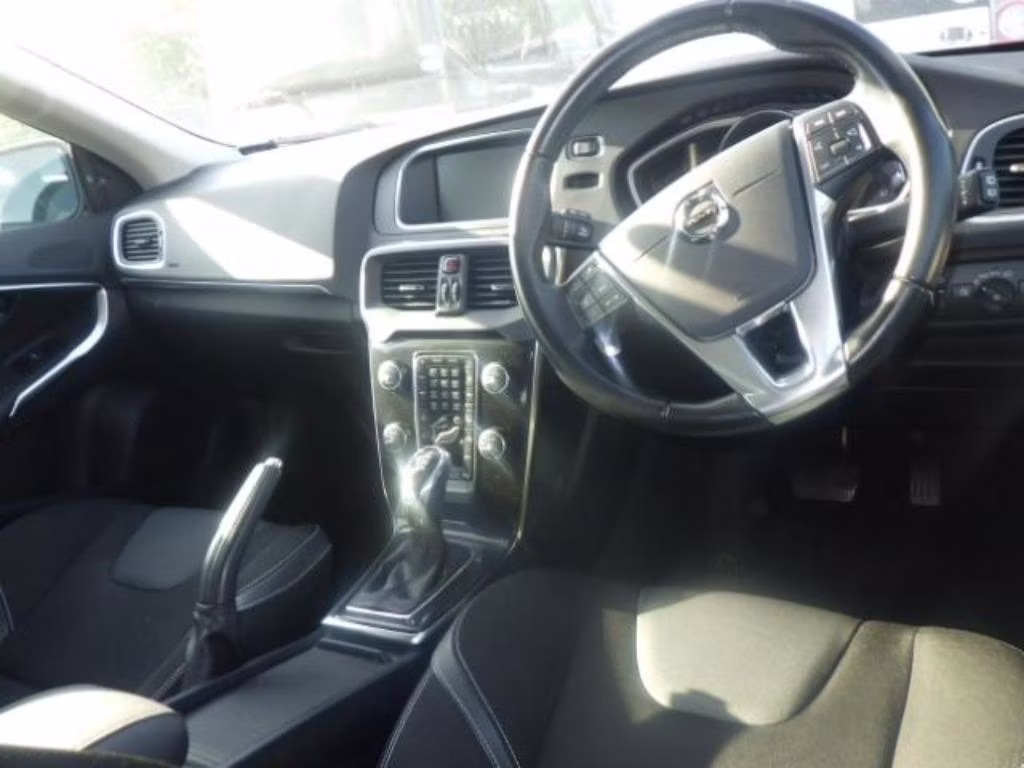 VOLVO V40