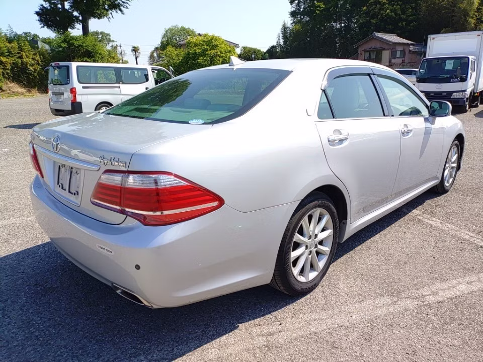 TOYOTA CROWN