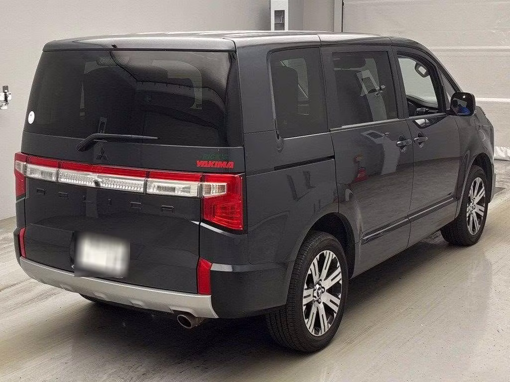 MITSUBISHI DELICA D:5