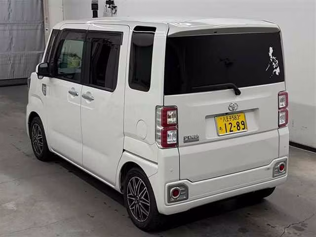 TOYOTA PIXIS MEGA