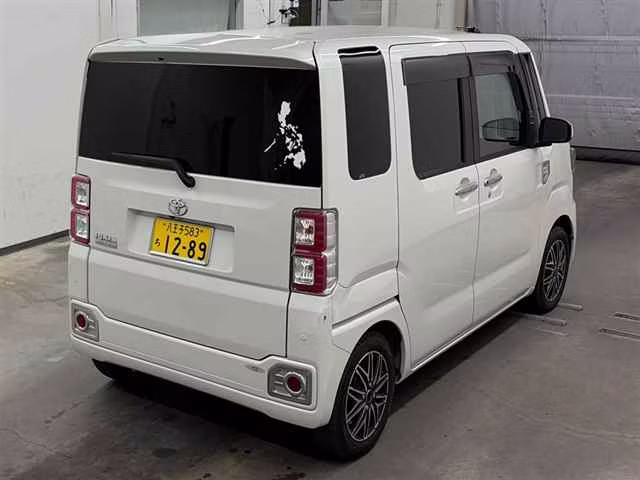 TOYOTA PIXIS MEGA