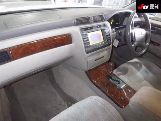 TOYOTA CROWN MAJESTA
