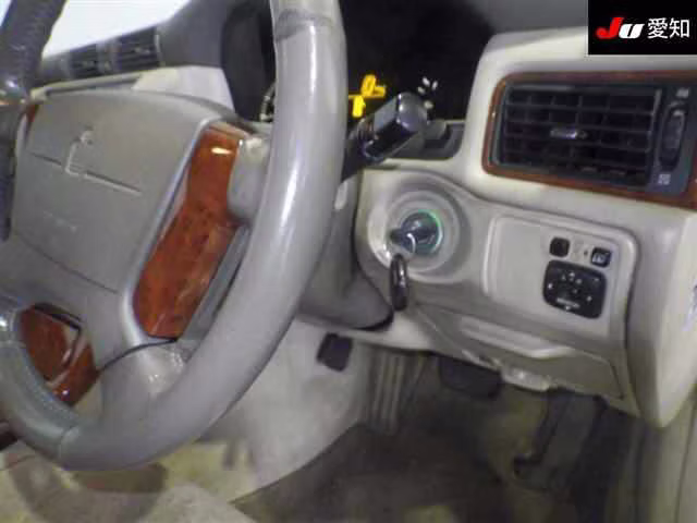 TOYOTA CROWN MAJESTA