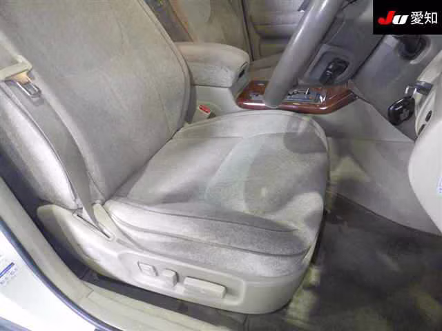 TOYOTA CROWN MAJESTA