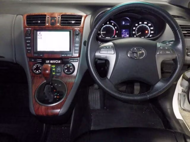 TOYOTA MARK X ZIO
