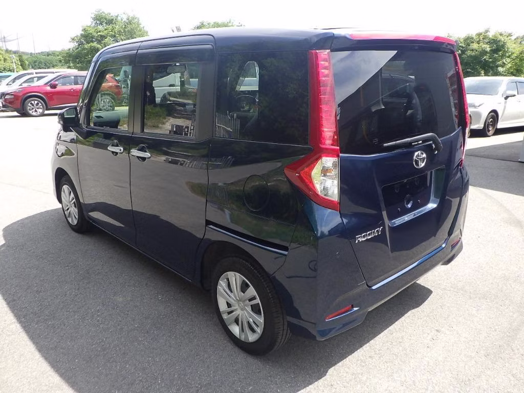 TOYOTA ROOMY