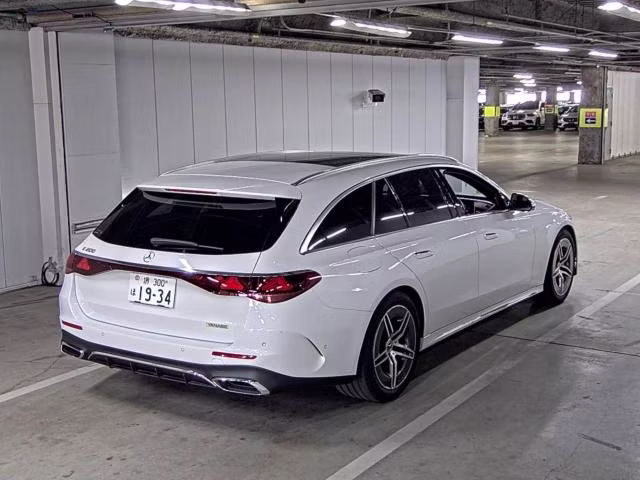 MERCEDES-BENZ E-CLASS