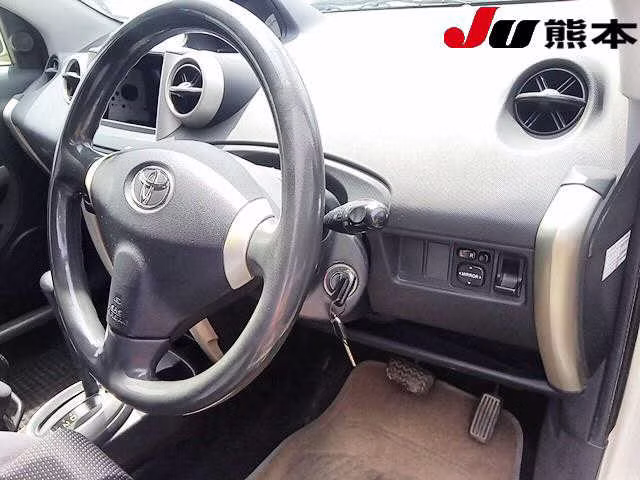TOYOTA IST