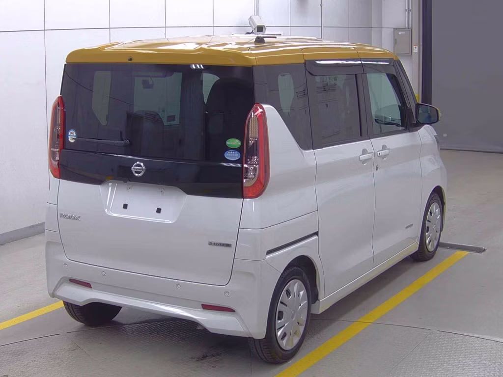 NISSAN ROOX